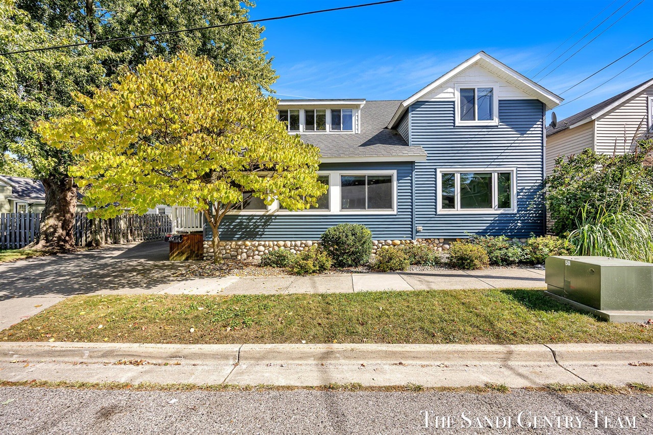 Homes for sale in Grand Haven, MI | 514 N 5th St, Grand Haven, MI 49417 | MLS# 70497595