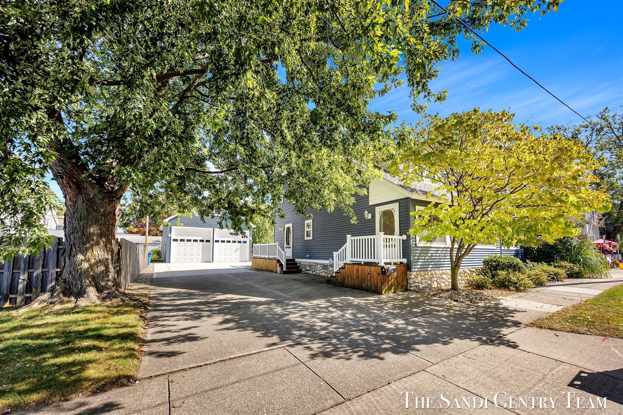 Homes for sale in Grand Haven, MI | 514 N 5th St, Grand Haven, MI 49417 | MLS# 70497595