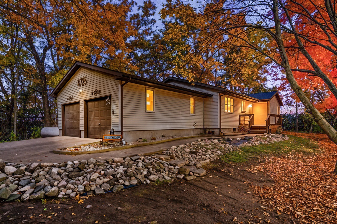 Homes for sale in Hastings, MI | 4725 Head Lake Rd, Hastings, MI 49058 | MLS# 70497685