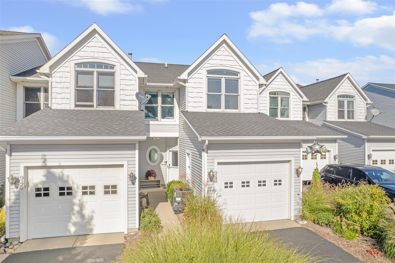 Homes for sale in Spring Lake, MI | 943 W Savidge St, Spring Lake, MI 49456 | MLS# 70497699