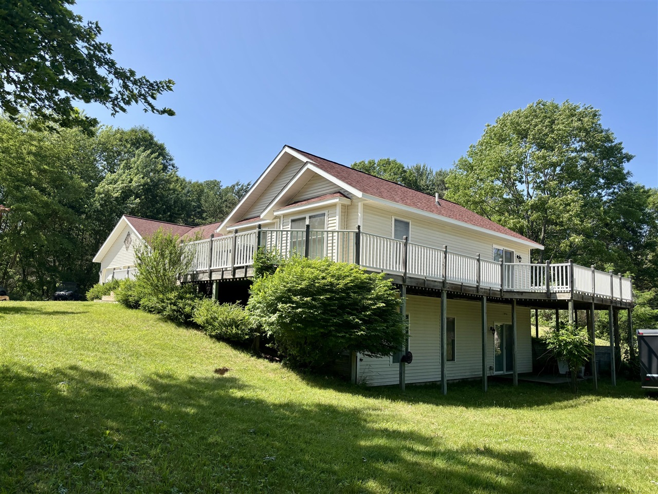 Homes for sale in Onekama, MI | 5094 Samerdar Dr, Onekama, MI 49675 | MLS# 70497710