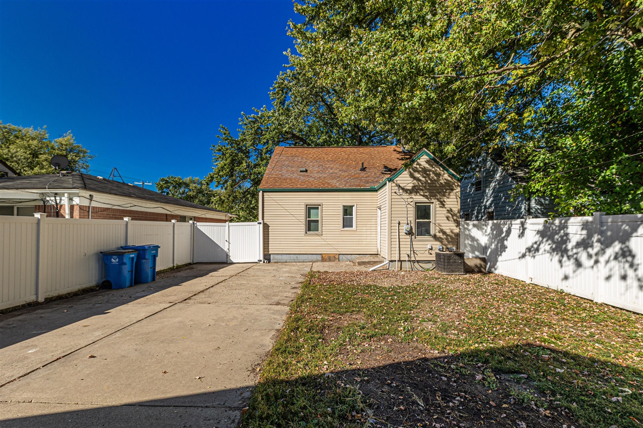 Homes for sale in Dearborn Heights, MI | 4705 Jackson St, Dearborn Heights, MI 48125 | MLS# 70497864