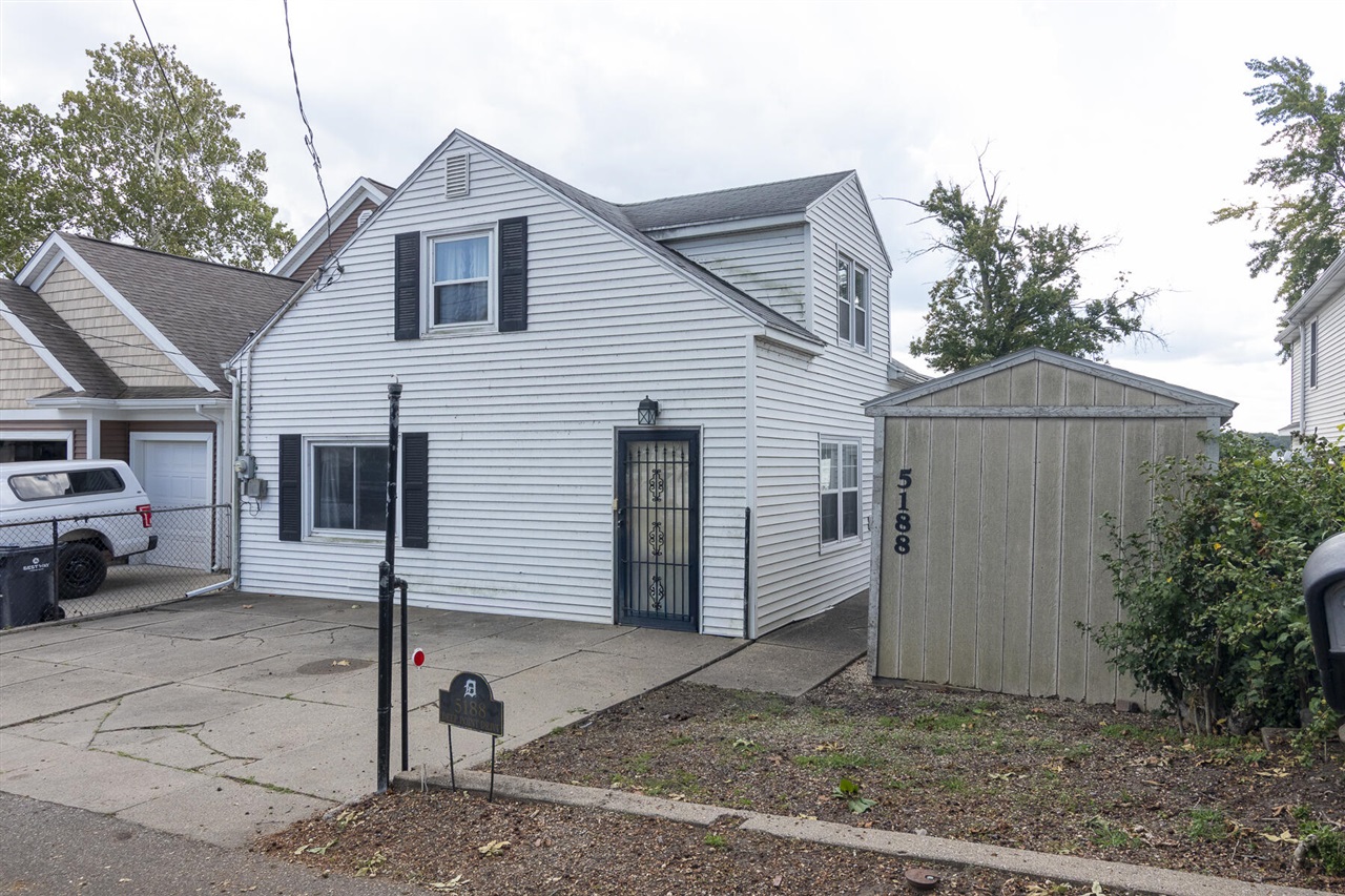 Homes for sale in Portage, MI | 5188 Deep Point Dr, Portage, MI 49002 | MLS# 70498144