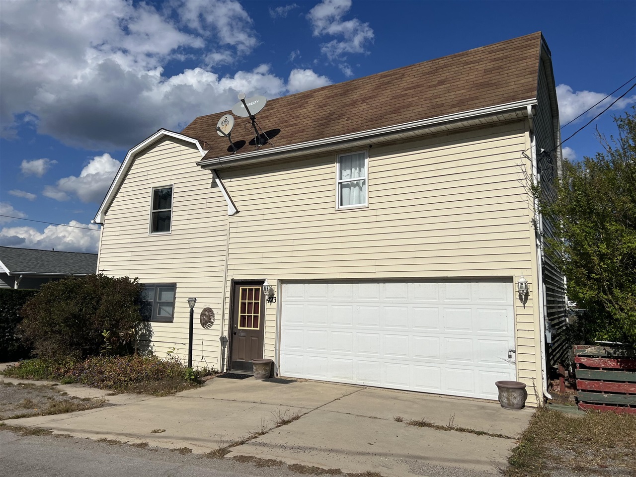 Homes for sale in Michigan Center, MI | 423 S Lakeside Dr, Michigan Center, MI 49254 | MLS# 70498270