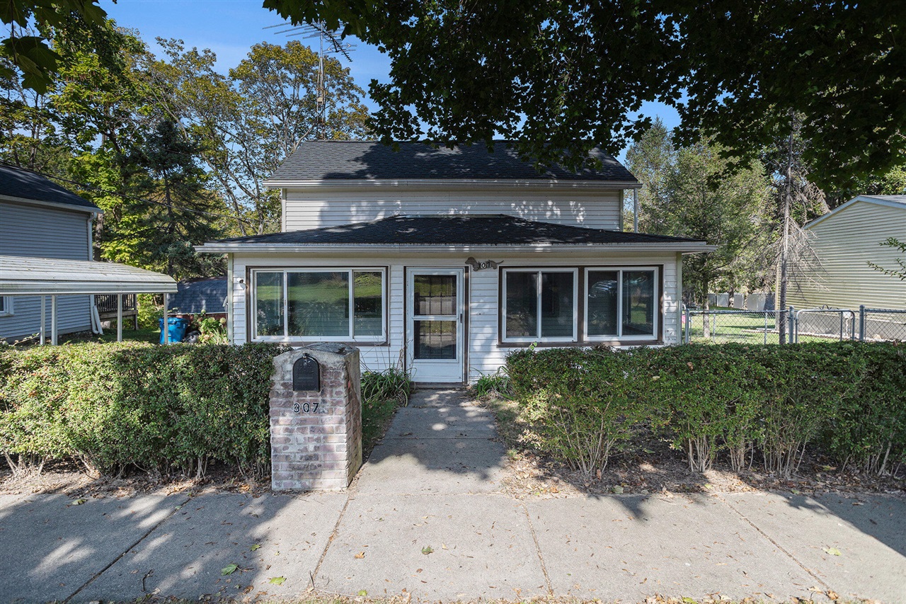 Homes for sale in Marshall, MI | 307 Locust St, Marshall, MI 49068 | MLS# 70498449