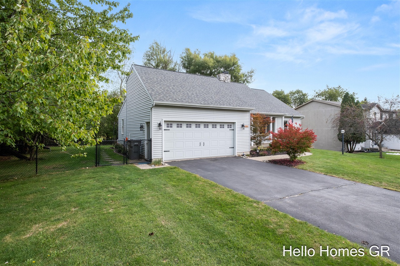 Homes for sale in Ada, MI | 804 Meadowmeade Dr, Ada, MI 49301 | MLS# 70498567