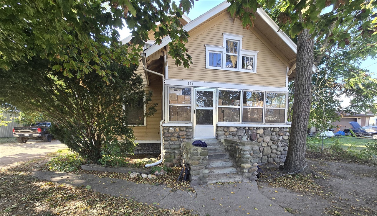 Homes for sale in Michigan Center, MI | 221 Grand St, Michigan Center, MI 49254 | MLS# 70498587