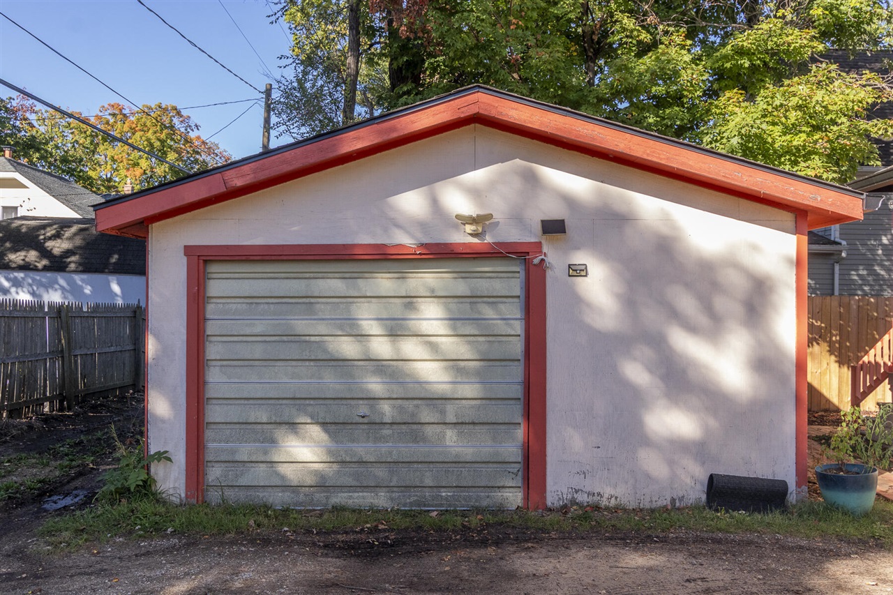 Homes for sale in Kalamazoo, MI | 1118 Lane Blvd, Kalamazoo, MI 49001 | MLS# 70498817