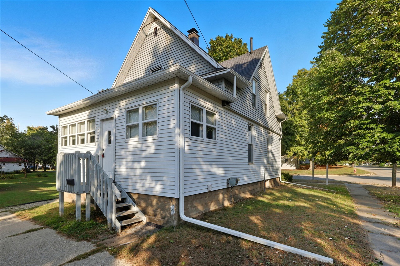 Homes for sale in Hastings, MI | 838 S Dibble St, Hastings, MI 49058 | MLS# 70498836