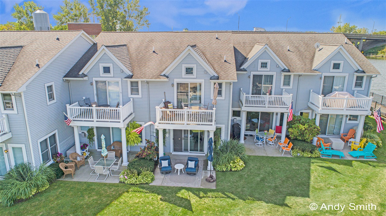 Homes for sale in Spring Lake, MI | 965 W Savidge St, Spring Lake, MI 49456 | MLS# 70498975