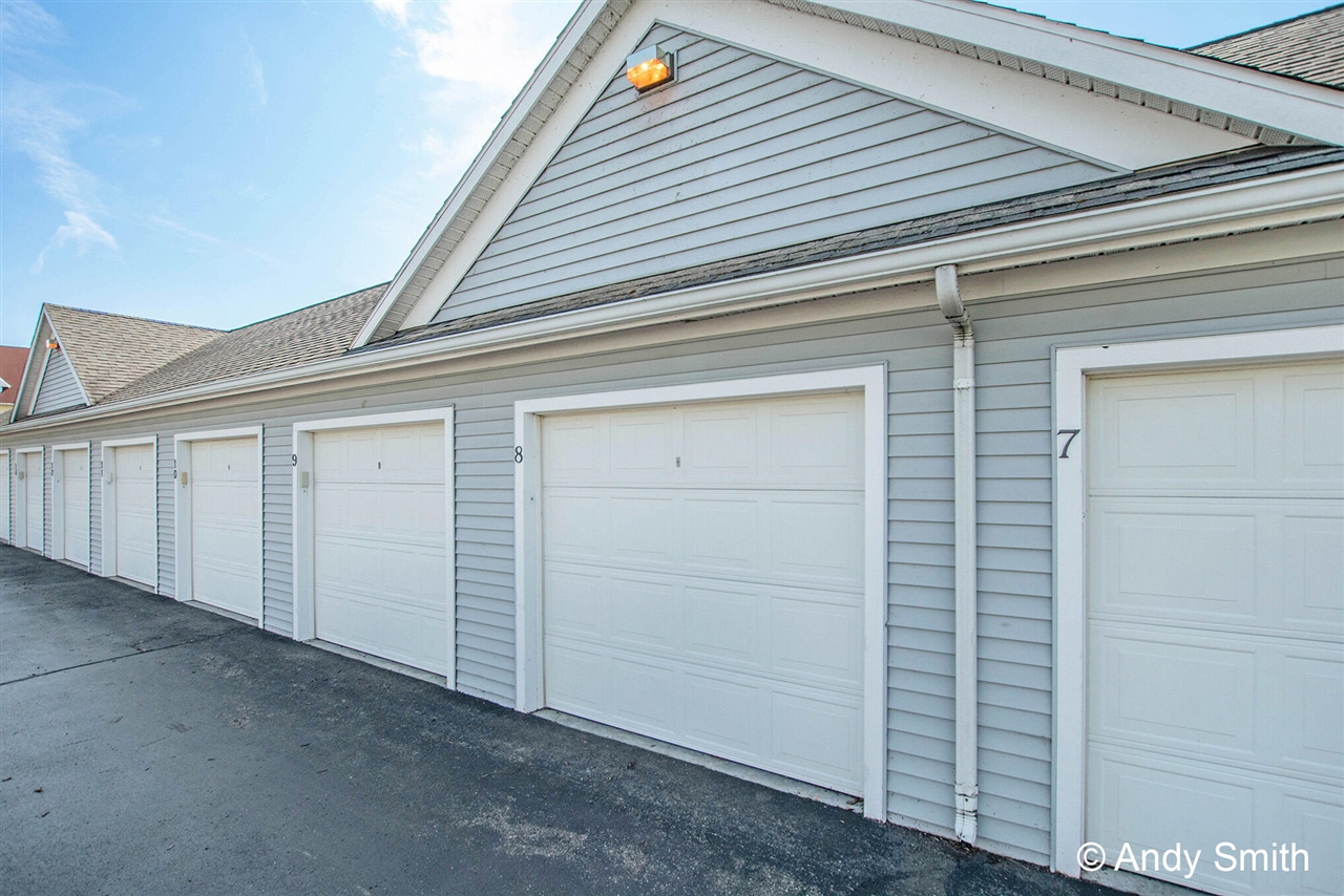 Homes for sale in Spring Lake, MI | 965 W Savidge St, Spring Lake, MI 49456 | MLS# 70498975