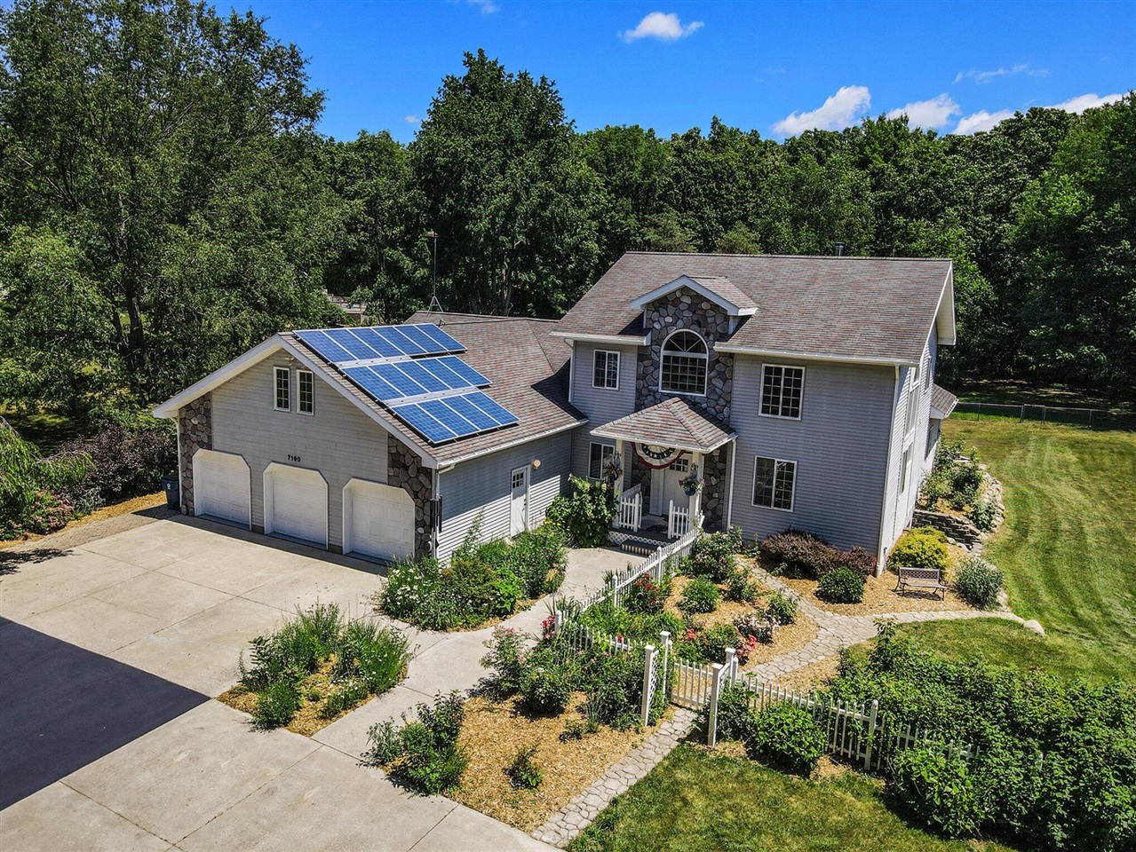 Homes for sale in Kalamazoo, MI | 7160 N 12Th St, Kalamazoo, MI 49009 | MLS# 70499015