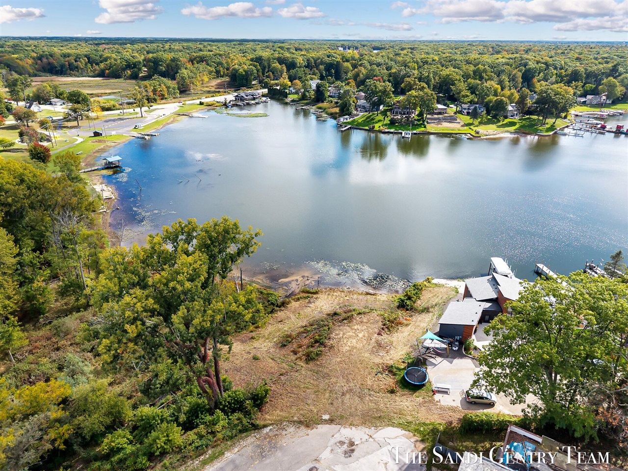 Homes for sale in Fruitport, MI | 148 Lake St, Fruitport, MI 49415 | MLS# 70499036