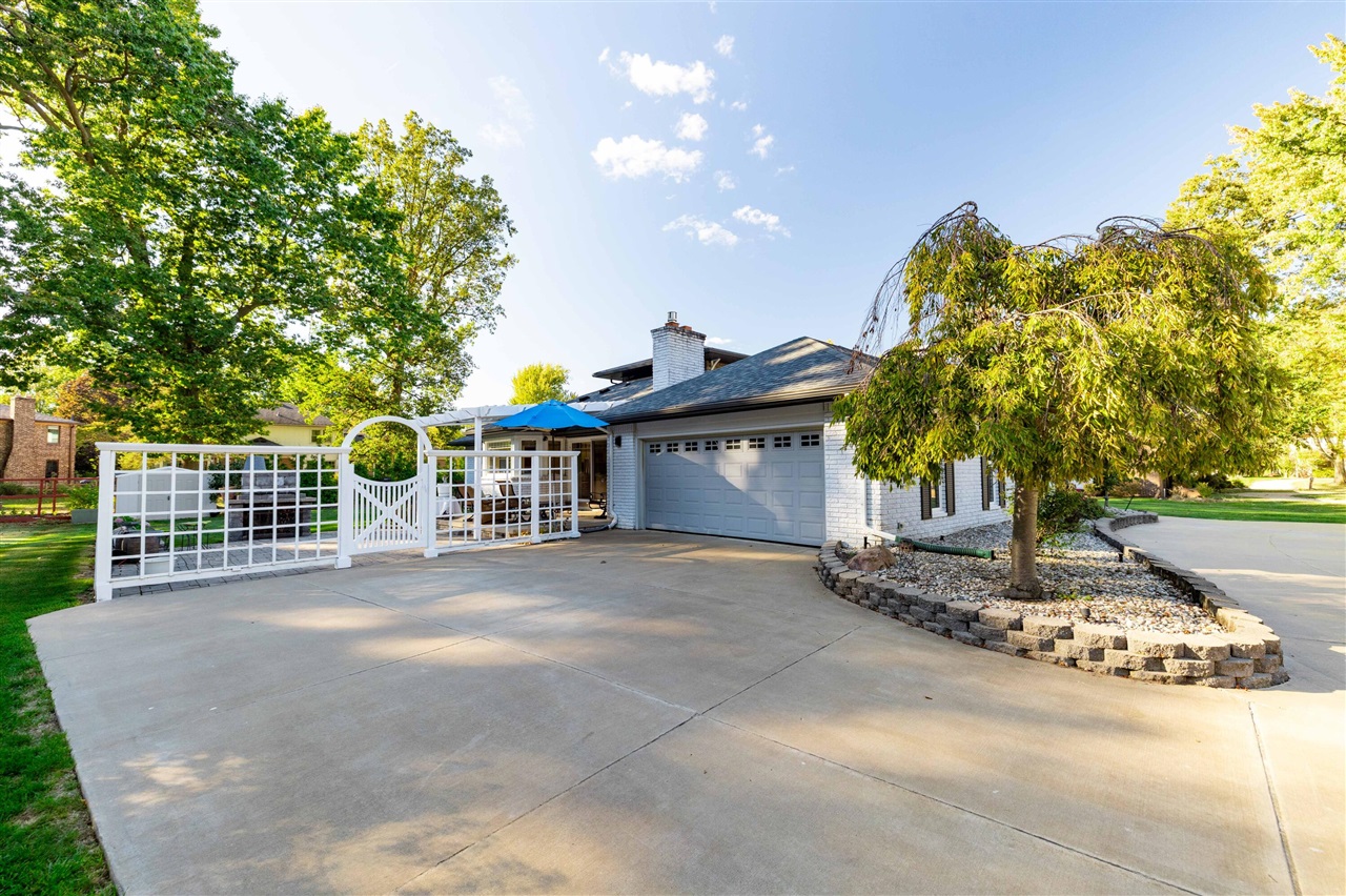 Homes for sale in Grosse Ile, MI | 26036 Parke Ln, Grosse Ile, MI 48138 | MLS# 70499076