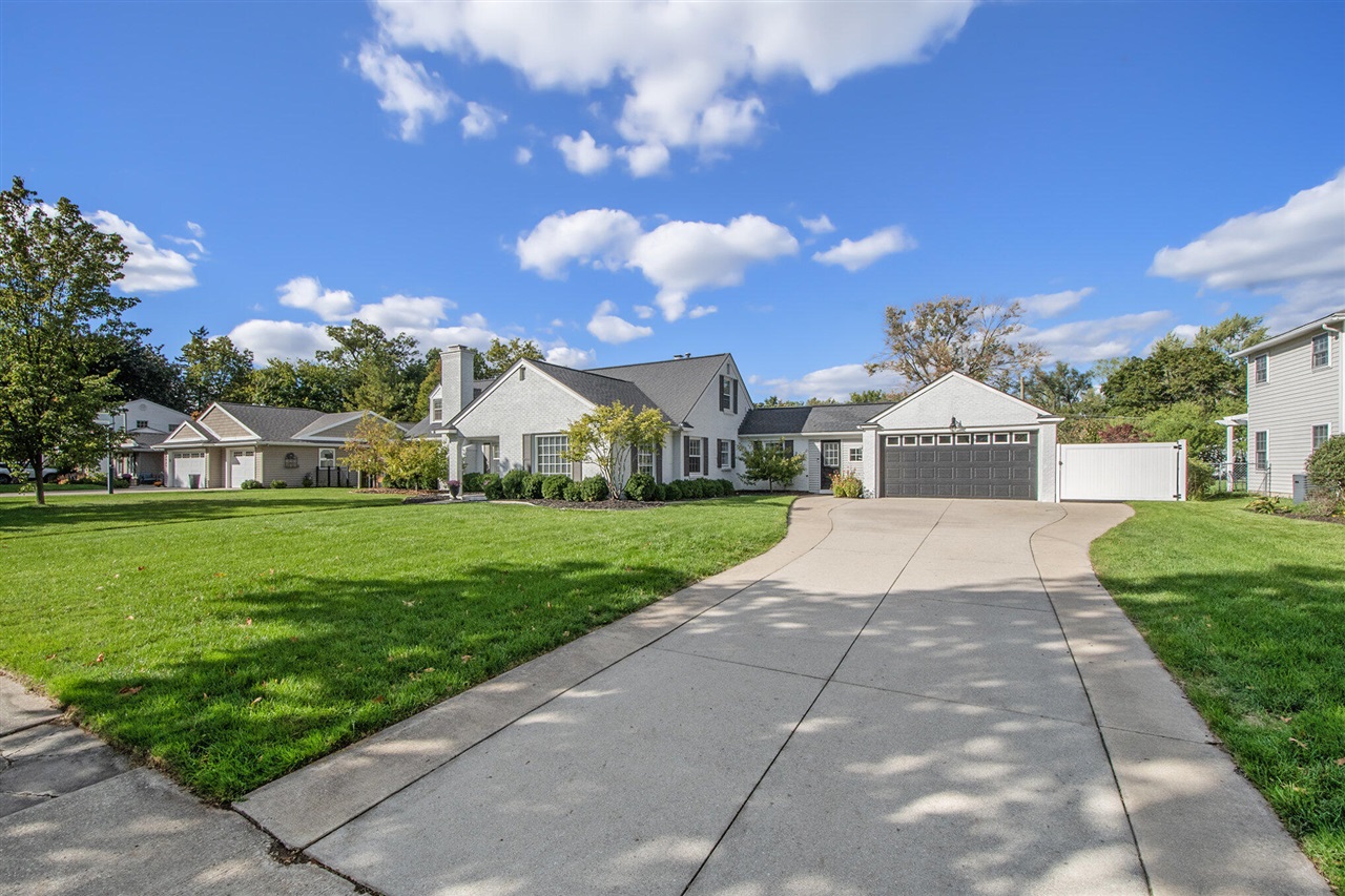 Homes for sale in East Grand Rapids, MI | 2821 Elmwood Dr, East Grand Rapids, MI 49506 | MLS# 70499227