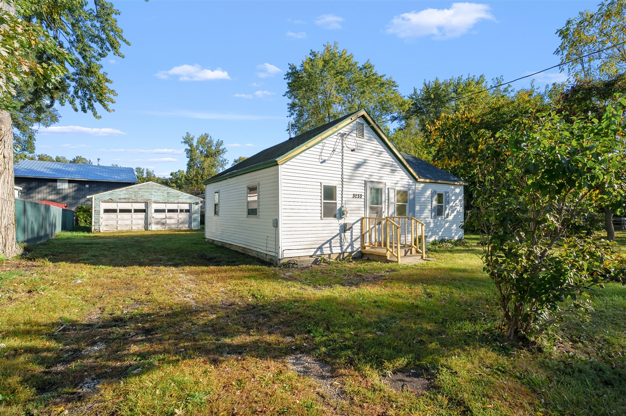 Homes for sale in Kalamazoo, MI | 3233 Greenfield Ave, Kalamazoo, MI 49048 | MLS# 70499368