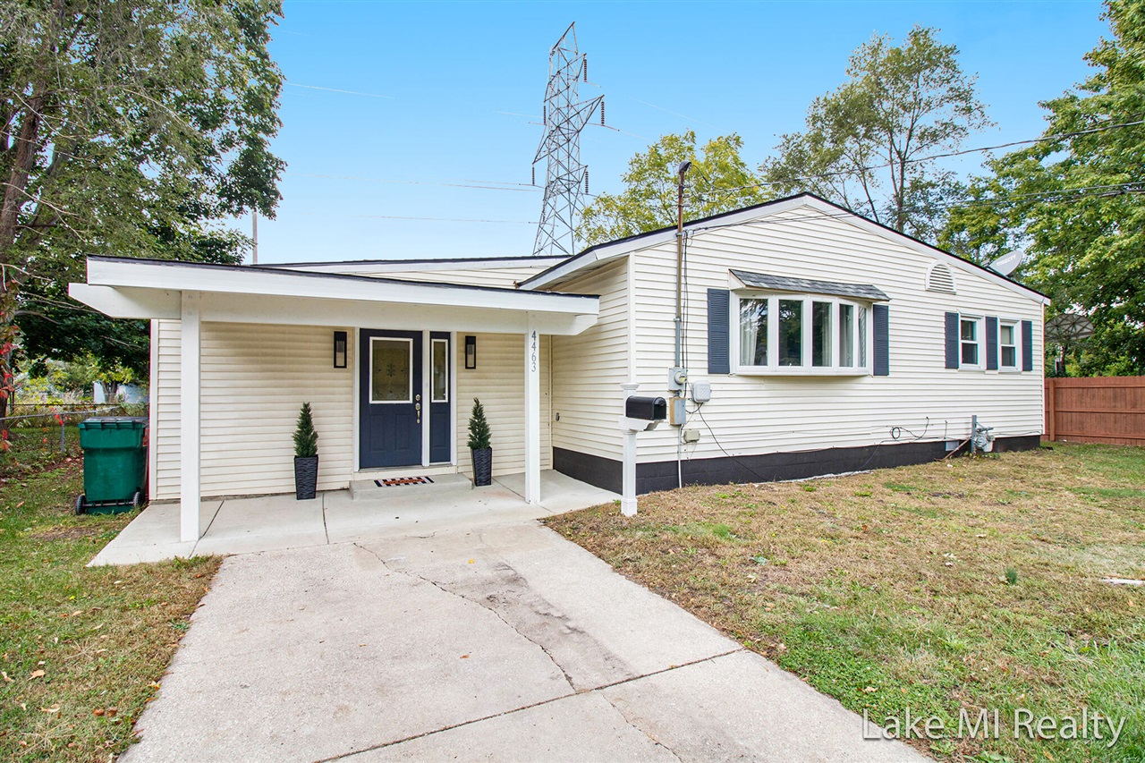 Homes for sale in Wyoming, MI | 4463 Pinehurst Ave, Wyoming, MI 49548 | MLS# 70499430