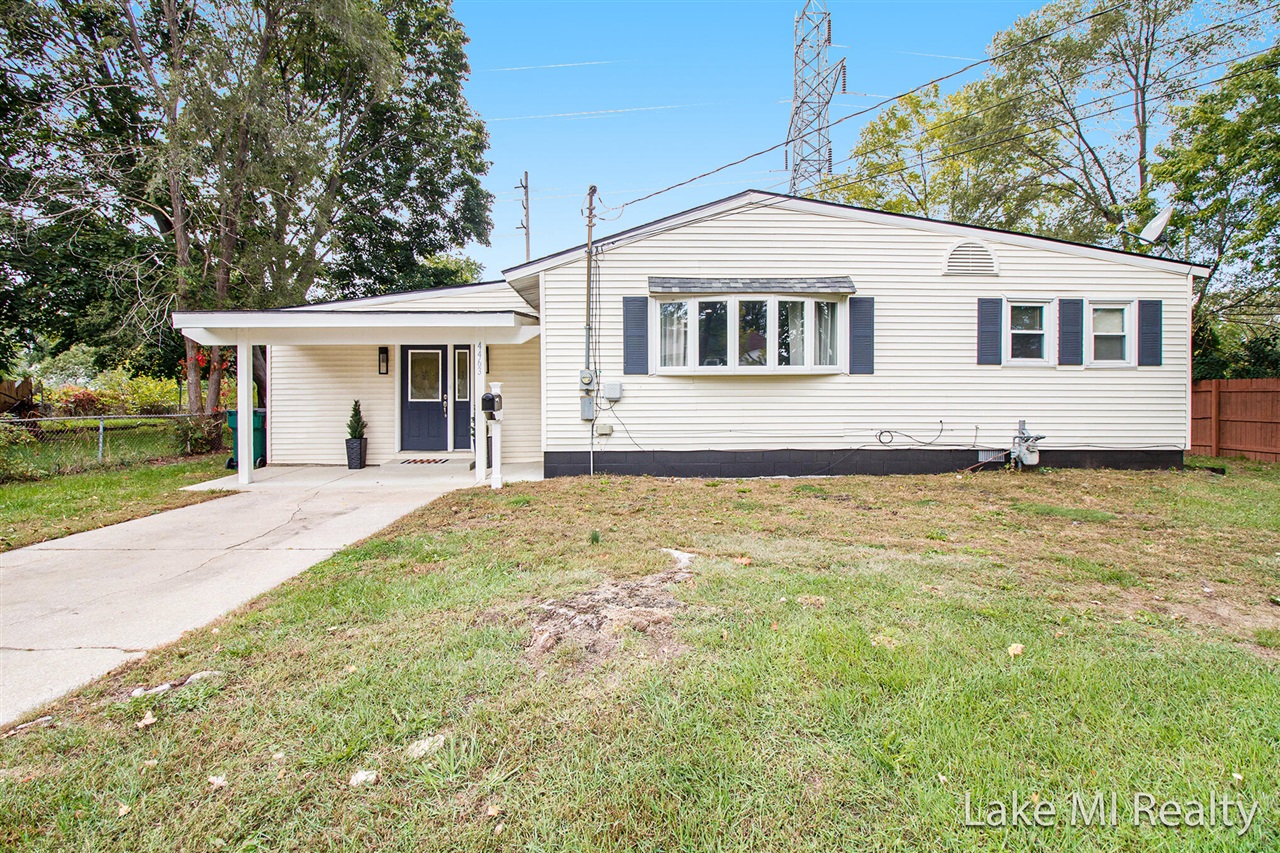 Homes for sale in Wyoming, MI | 4463 Pinehurst Ave, Wyoming, MI 49548 | MLS# 70499430