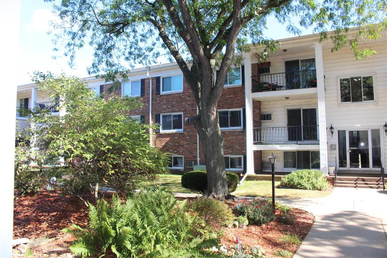 Homes for sale in Jackson, MI | 806 W Michigan Ave #32, Jackson, MI 49202 | MLS# 70499462