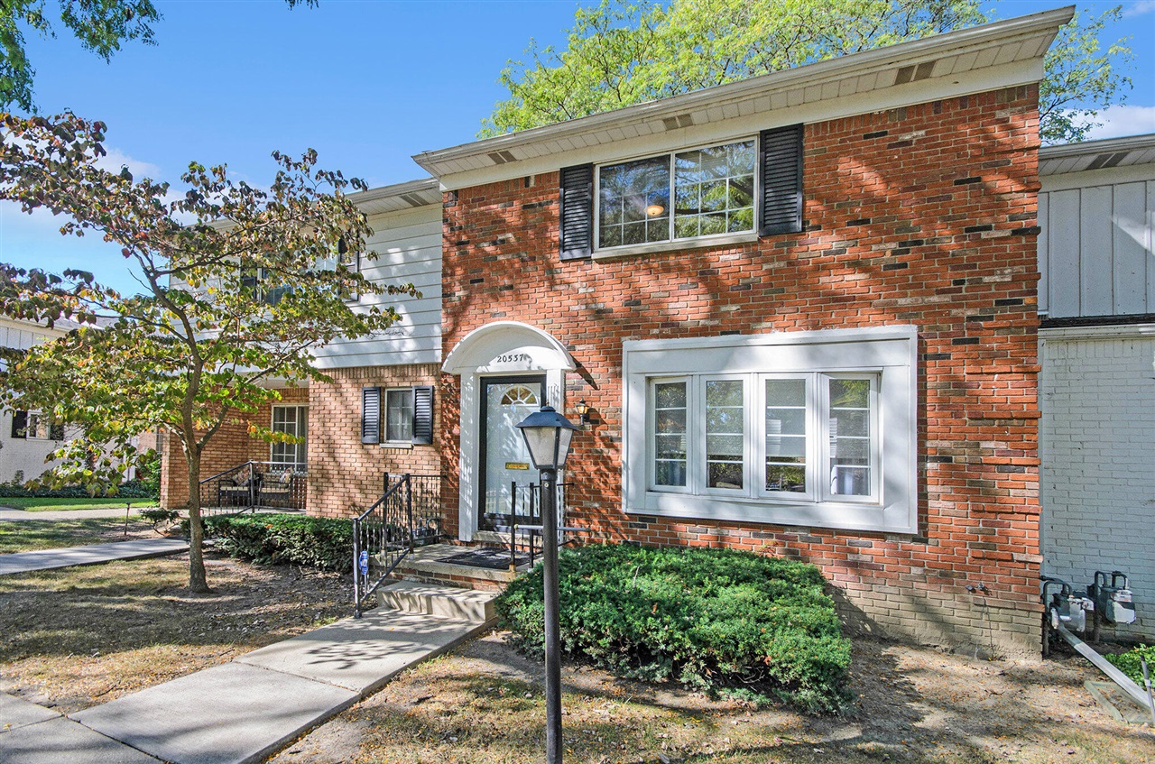 Homes for sale in Harper Woods, MI | 20537 Williamsburg Ct, Harper Woods, MI 48225 | MLS# 70499592