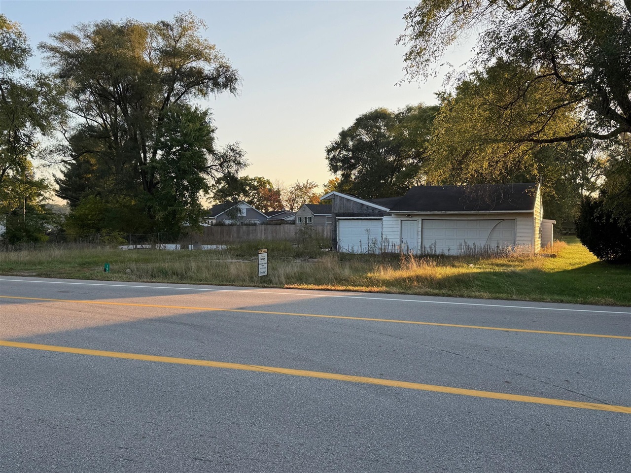 Homes for sale in Greenville, MI | 1921 S Greenville Rd, Greenville, MI 48838 | MLS# 70499598