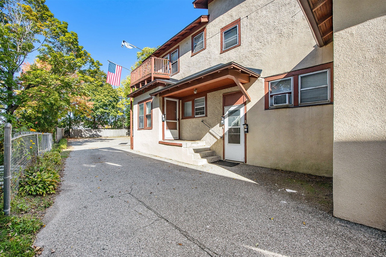 Homes for sale in Grand Rapids, MI | 513 Crescent St, Grand Rapids, MI 49503 | MLS# 70499628