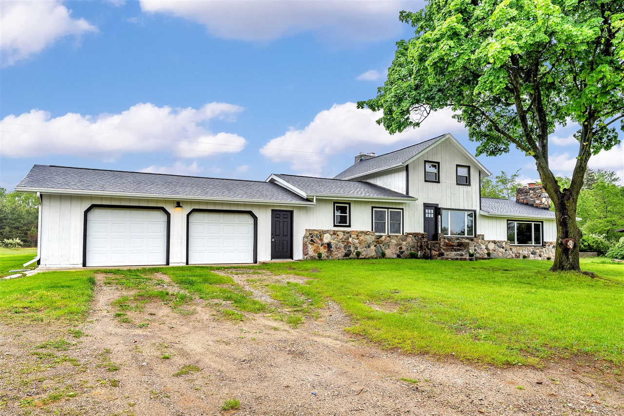 Homes for sale in Grant, MI | 5853 W 112th St, Grant, MI 49327 | MLS# 70499687