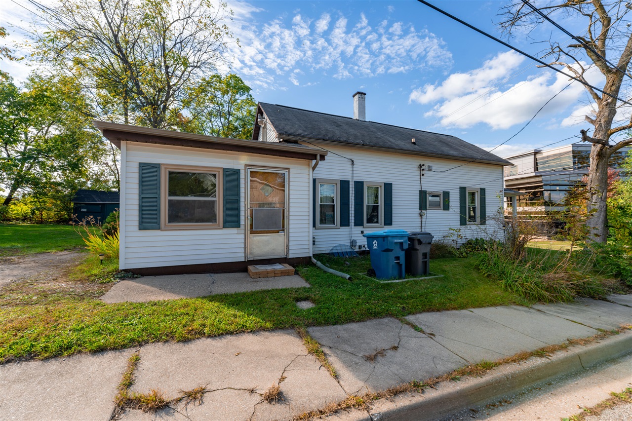 Homes for sale in Kalamazoo, MI | 516 E Alcott St, Kalamazoo, MI 49001 | MLS# 70499723