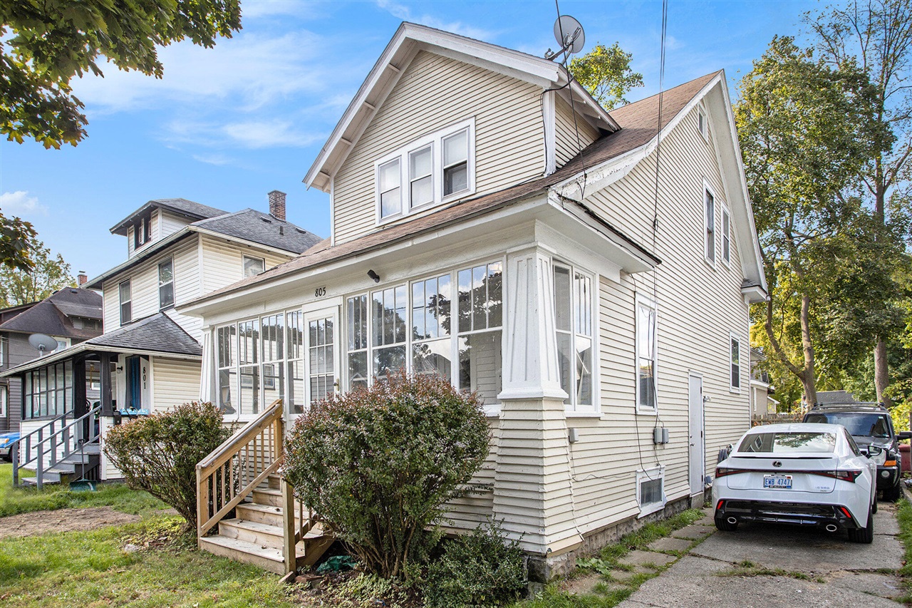 Homes for sale in Kalamazoo, MI | 805 Hawley St, Kalamazoo, MI 49007 | MLS# 70499729