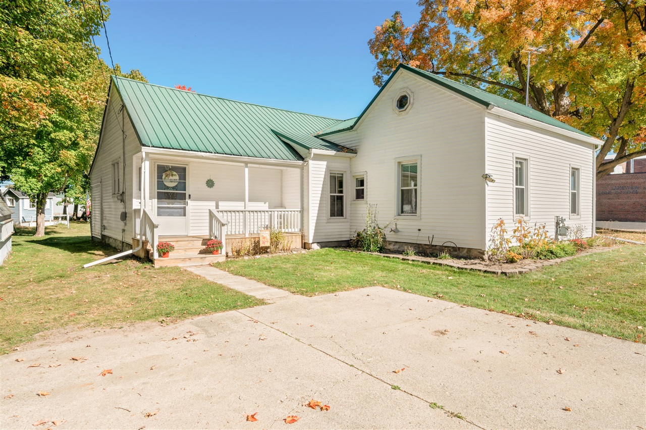 Homes for sale in Lakeview, MI | 130 4th St, Lakeview, MI 48850 | MLS# 70499828