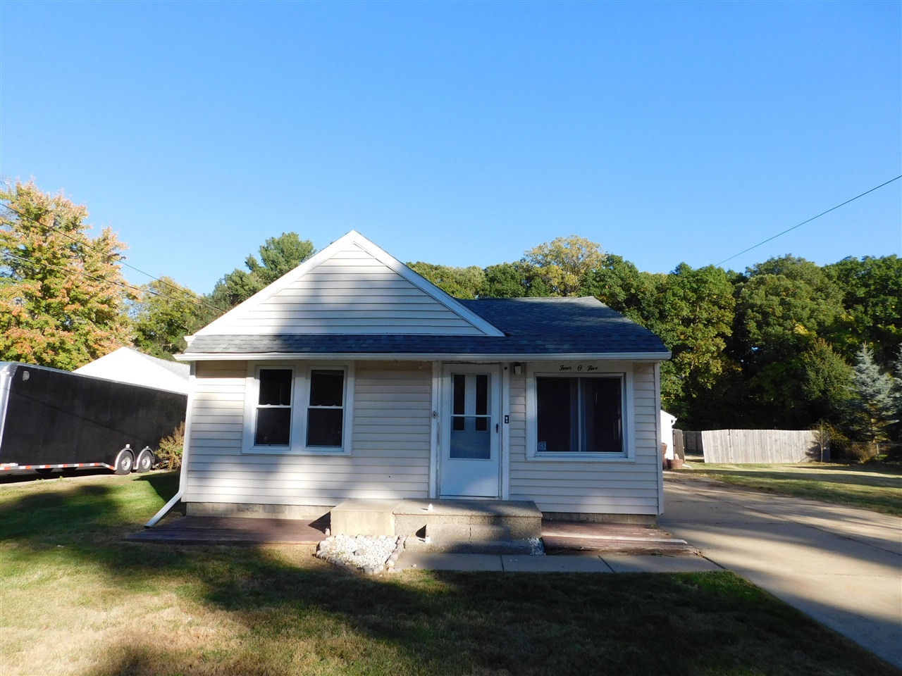 Homes for sale in Lansing, MI | 405 Stoner Rd, Lansing, MI 48917 | MLS# 70499843