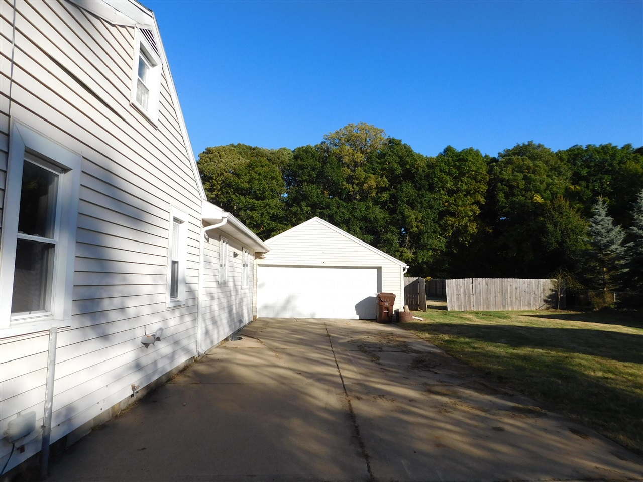 Homes for sale in Lansing, MI | 405 Stoner Rd, Lansing, MI 48917 | MLS# 70499843