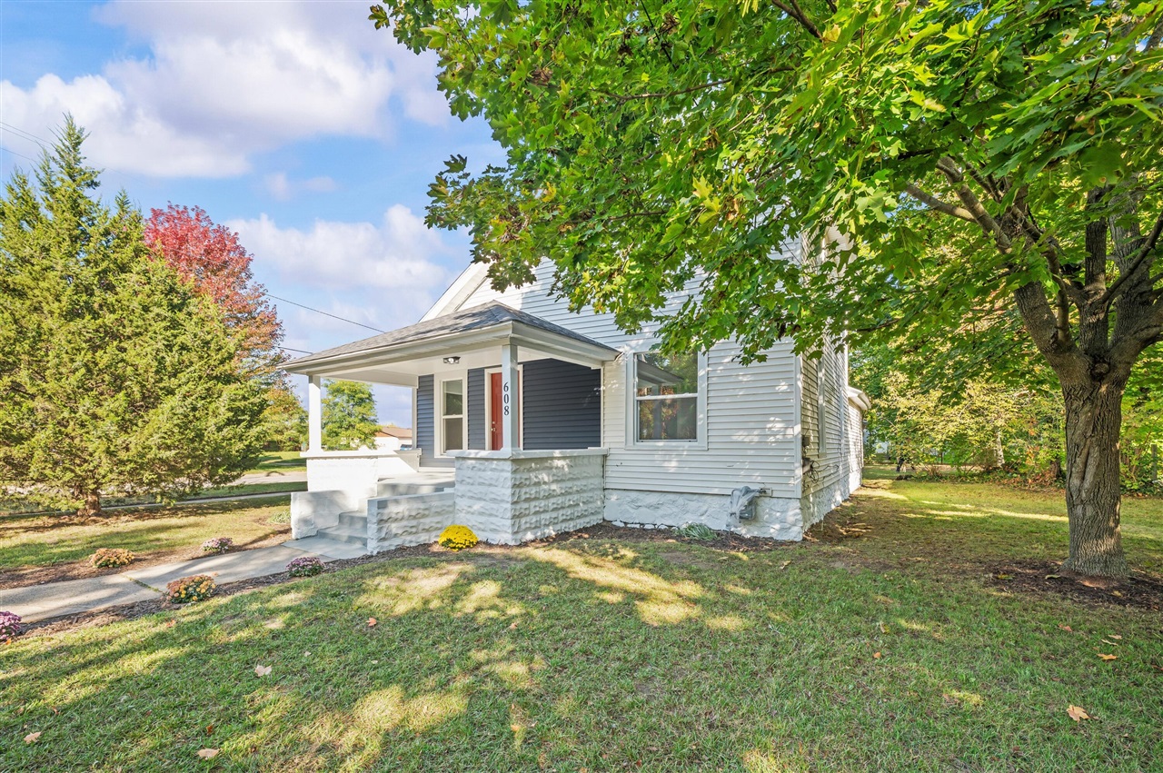 Homes for sale in Dowagiac, MI | 608 W High St, Dowagiac, MI 49047 | MLS# 70499926