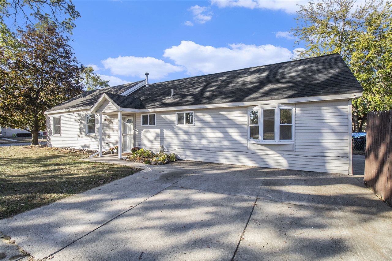 Homes for sale in Livonia, MI | 9000 Beatrice St, Livonia, MI 48150 | MLS# 70500127