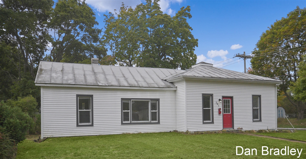 Homes for sale in Greenville, MI | 201 E Coffren Ave, Greenville, MI 48838 | MLS# 70500188