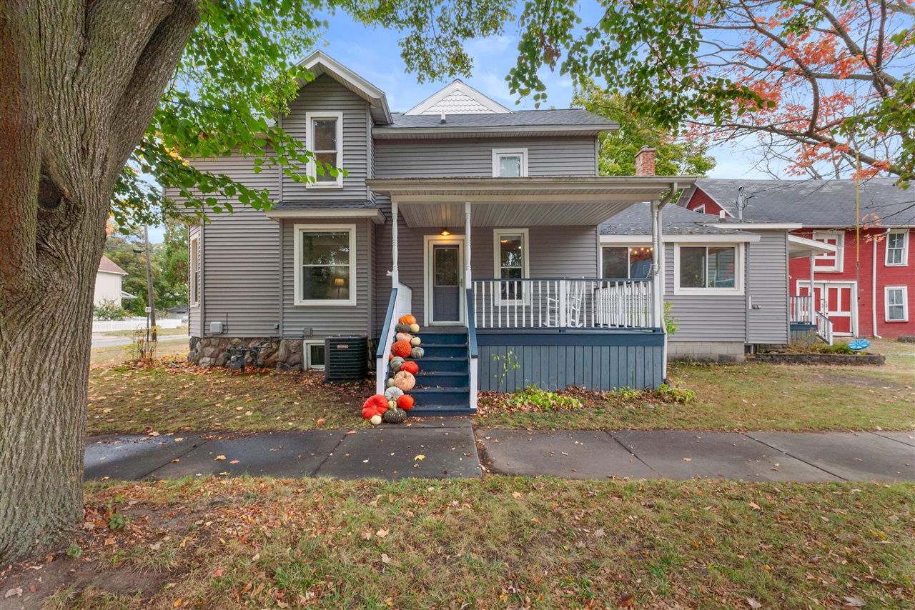 Homes for sale in Hillsdale, MI | 106 E Sharp St, Hillsdale, MI 49242 | MLS# 70500327