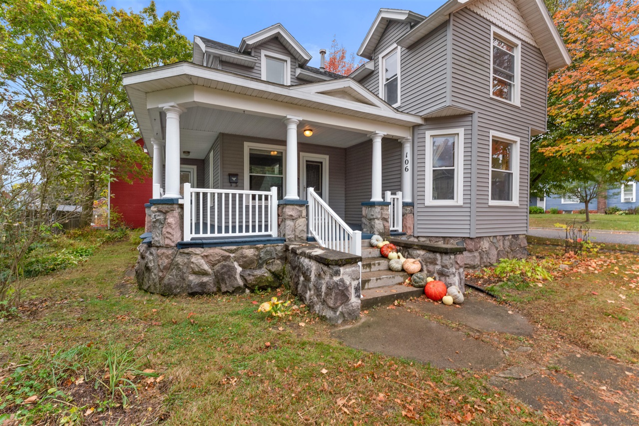 Homes for sale in Hillsdale, MI | 106 E Sharp St, Hillsdale, MI 49242 | MLS# 70500327