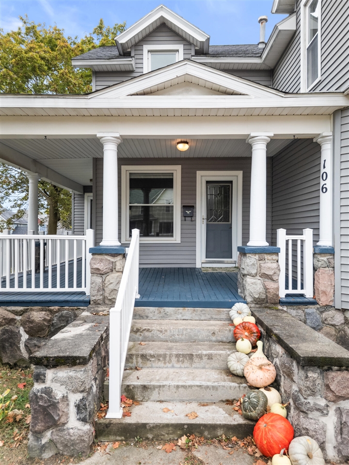 Homes for sale in Hillsdale, MI | 106 E Sharp St, Hillsdale, MI 49242 | MLS# 70500327