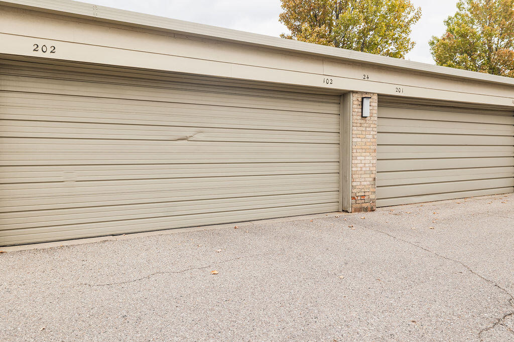 Homes for sale in Southfield, MI | 16260 Mayfair Dr Dr #102, Southfield, MI 48075 | MLS# 70500404