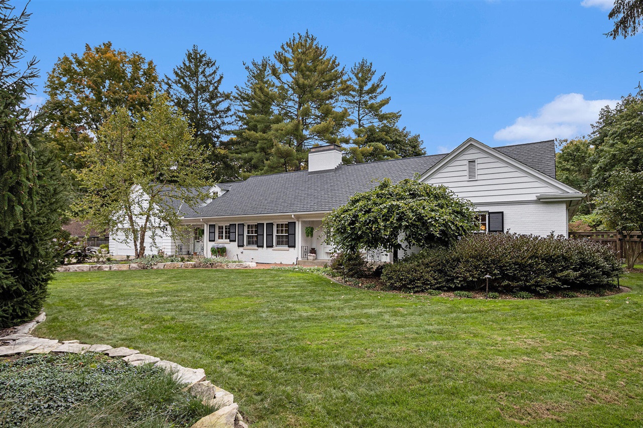 Homes for sale in Kalamazoo, MI | 2433 Oakland Dr, Kalamazoo, MI 49008 | MLS# 70500431