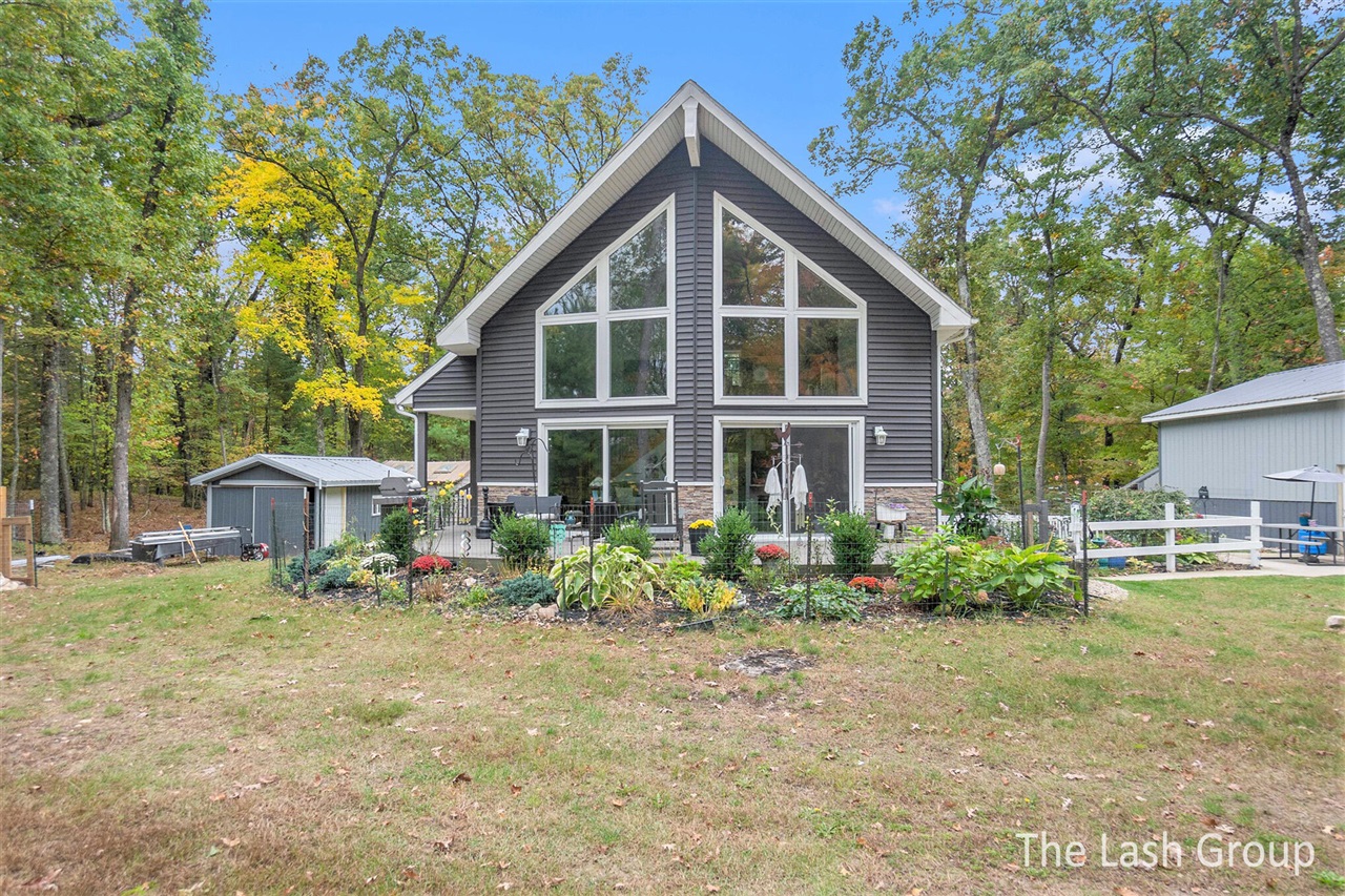 Homes for sale in Newaygo, MI | 5980 E Division St, Newaygo, MI 49337 | MLS# 70500623