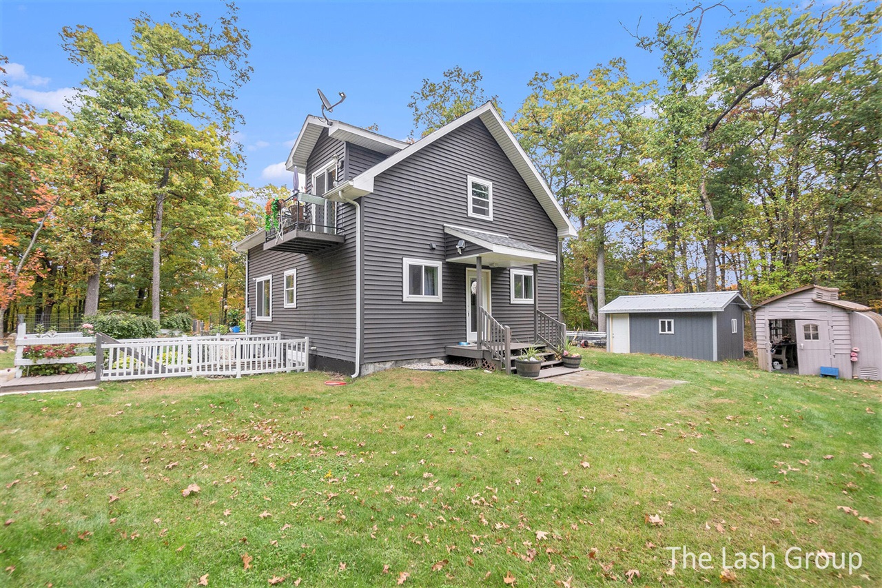 Homes for sale in Newaygo, MI | 5980 E Division St, Newaygo, MI 49337 | MLS# 70500623