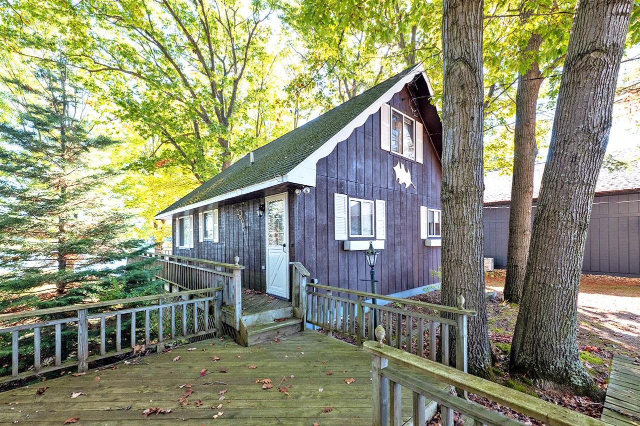 Homes for sale in Mecosta, MI | 8630 W School Section Lake Dr, Mecosta, MI 49332 | MLS# 70500715