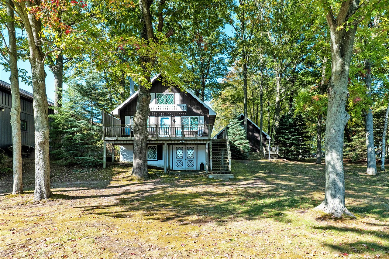 Homes for sale in Mecosta, MI | 8630 W School Section Lake Dr, Mecosta, MI 49332 | MLS# 70500715