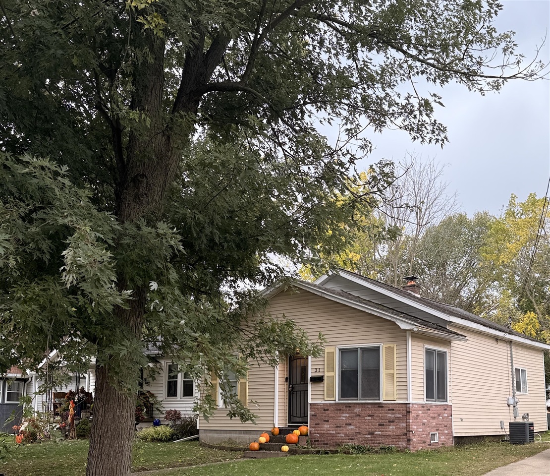 Homes for sale in Battle Creek, MI | 31 Oxford St, Battle Creek, MI 49017 | MLS# 70500817