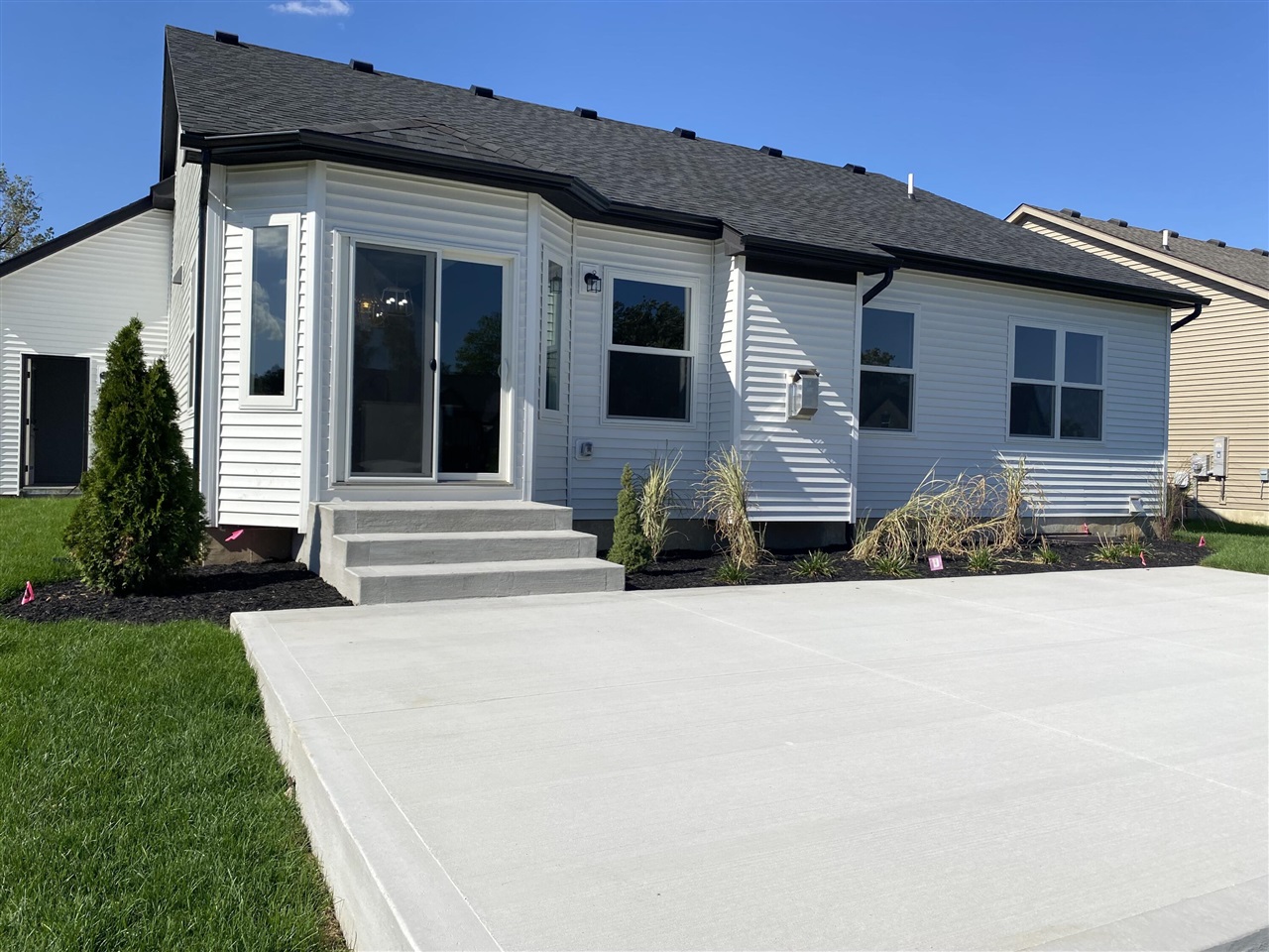 Homes for sale in Livonia, MI | 37656 Schoolcraft Rd, Livonia, MI 48150 | MLS# 70500885