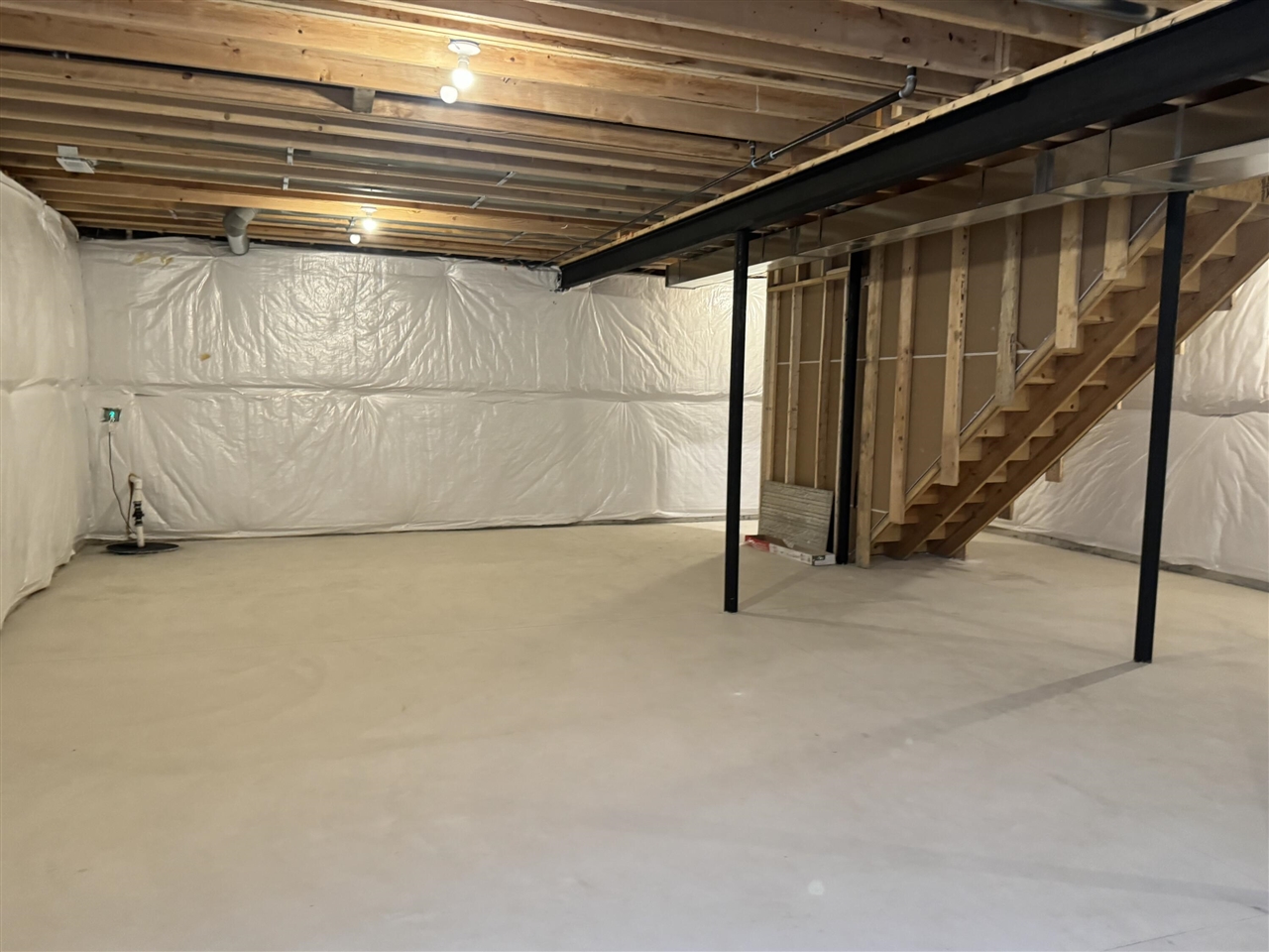 Homes for sale in Livonia, MI | 37656 Schoolcraft Rd, Livonia, MI 48150 | MLS# 70500885