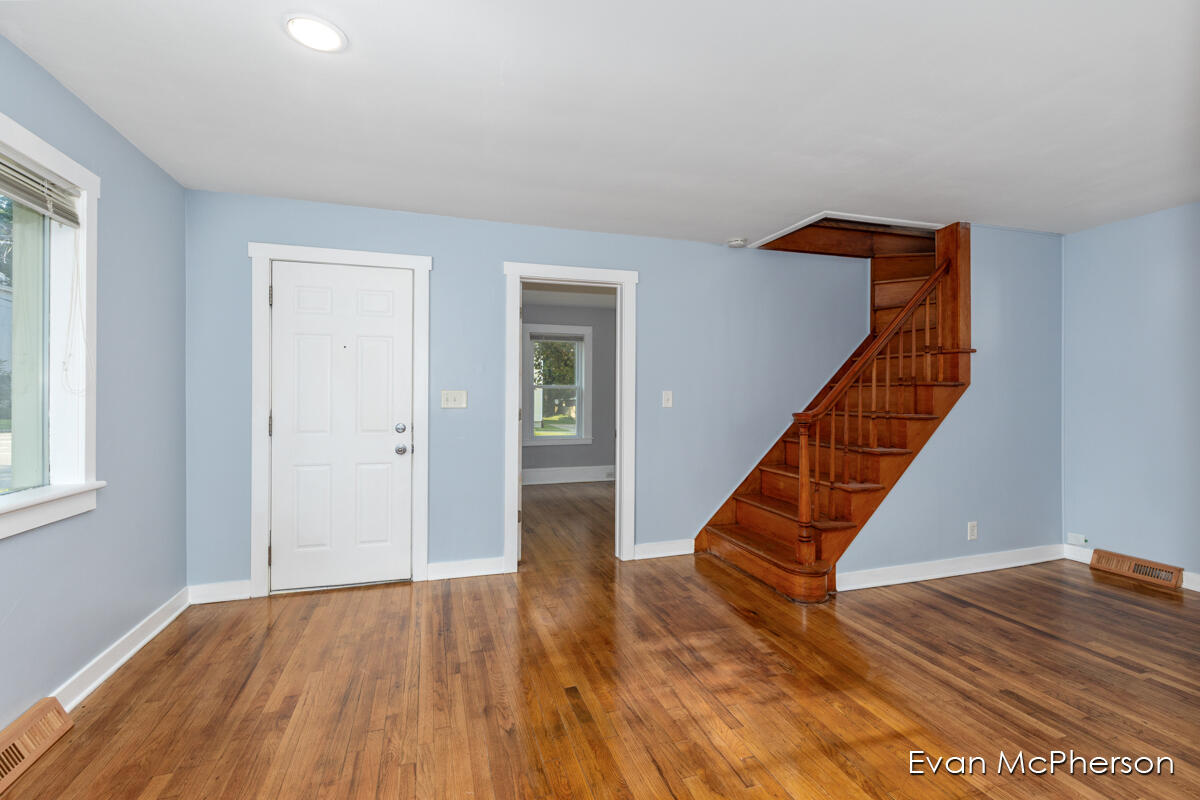 Homes for sale in Grand Rapids, MI | 935 Watson St, Grand Rapids, MI 49503 | MLS# 70500969