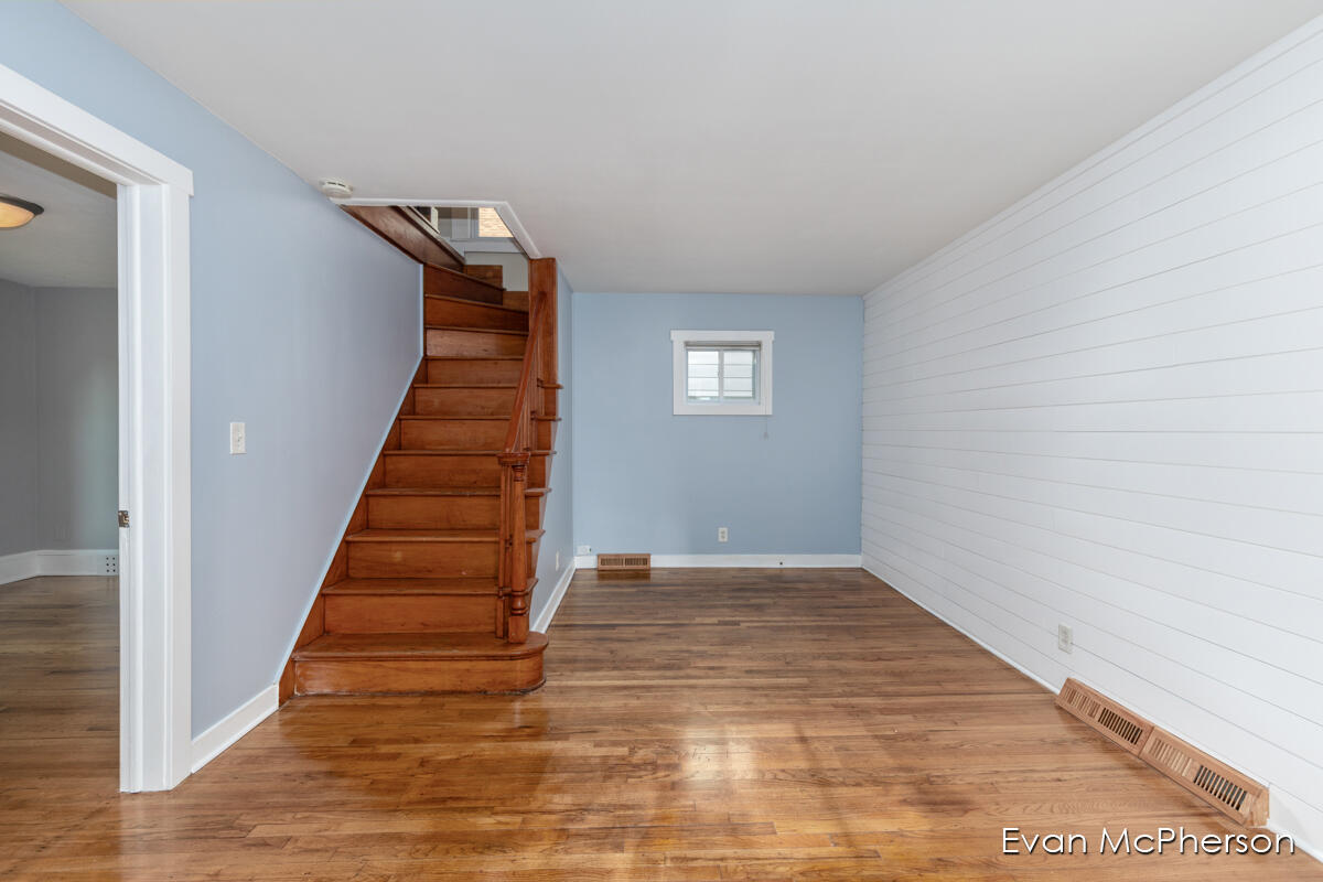 Homes for sale in Grand Rapids, MI | 935 Watson St, Grand Rapids, MI 49503 | MLS# 70500969