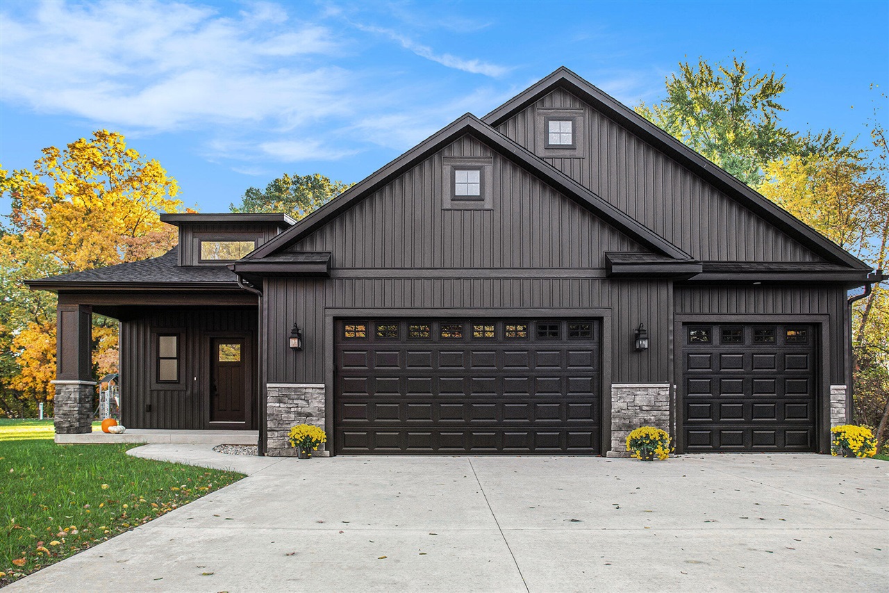 Homes for sale in Kalamazoo, MI | 8060 Hunters Xing, Kalamazoo, MI 49009 | MLS# 70501065